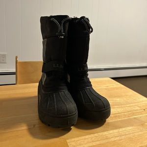 LL Bean kids snow boots in black and gray, size 12.